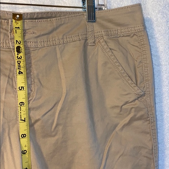 SZ 14 Maurices khaki Capri pant - Picture 2 of 5